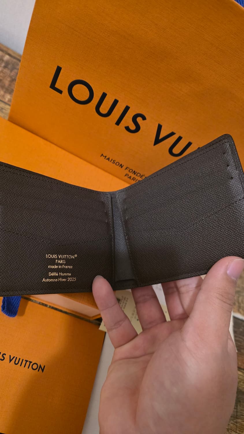 [새상품급,풀구성]25ss 루이비통 니고 퍼렐 반지갑 상품이미지4