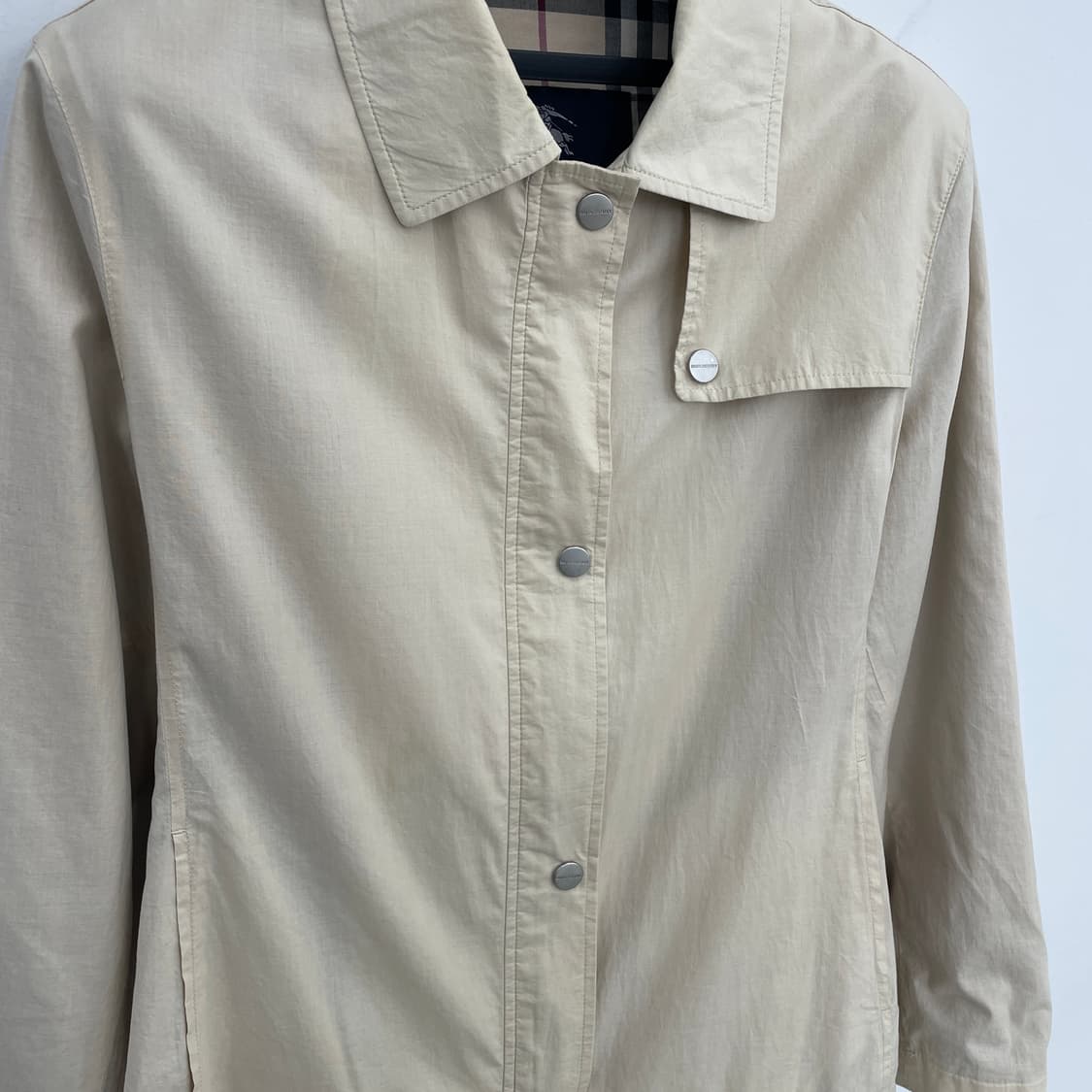 버버리 베이지 얇은 아우터 집업 자켓 상품이미지3