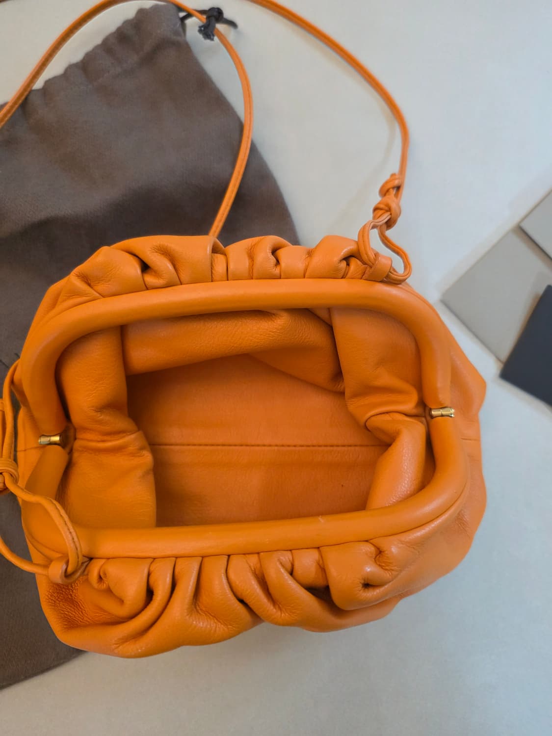 정품 보테가베네타 만두백 오렌지 상품이미지6