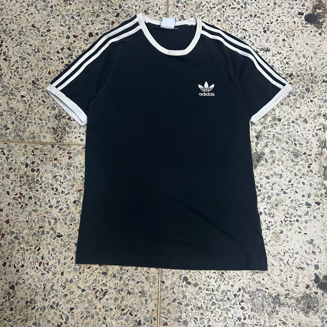 아디다스(ADIDAS)블랙 삼선 트레포일 반팔티 상품이미지1