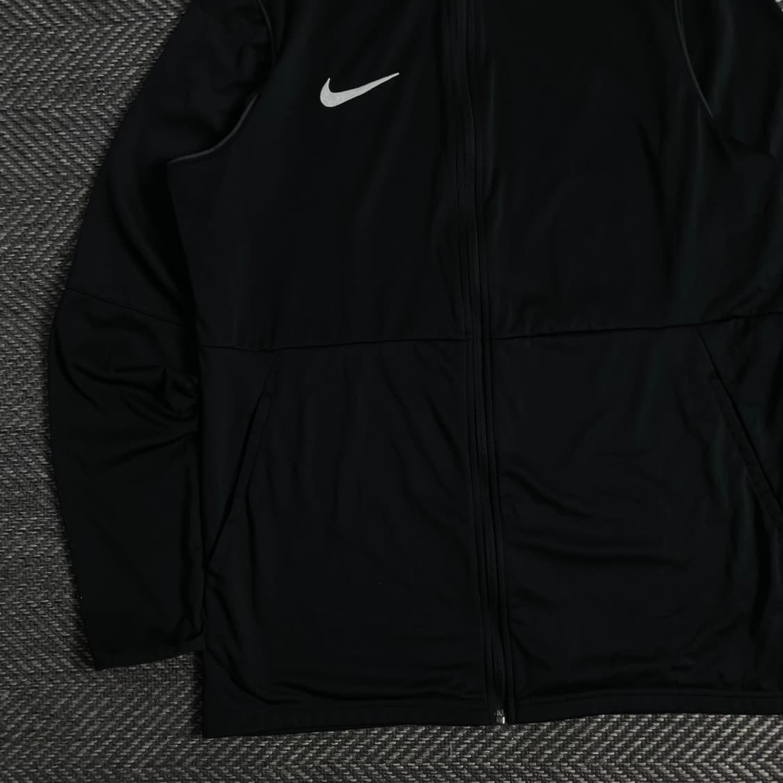 나이키 드라이핏 스우시로고 블랙 트레이닝 자켓y 3284 상품이미지4