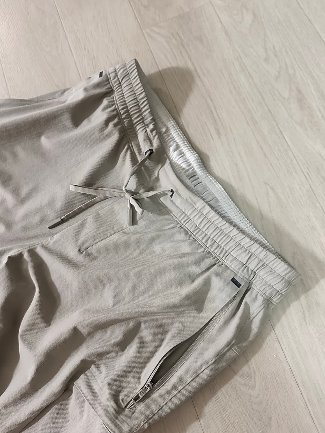 룰루레몬 라이선스 투 트레인 카고 조거 사이즈S 입니다 상품이미지2