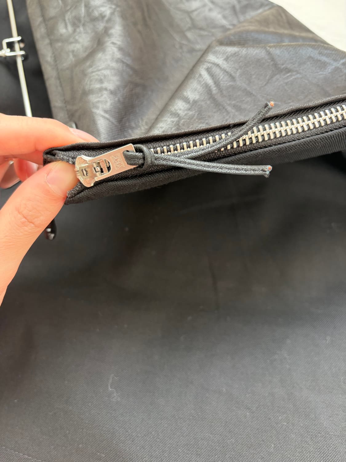 더즌매러 지퍼스커트 레더 상품이미지6