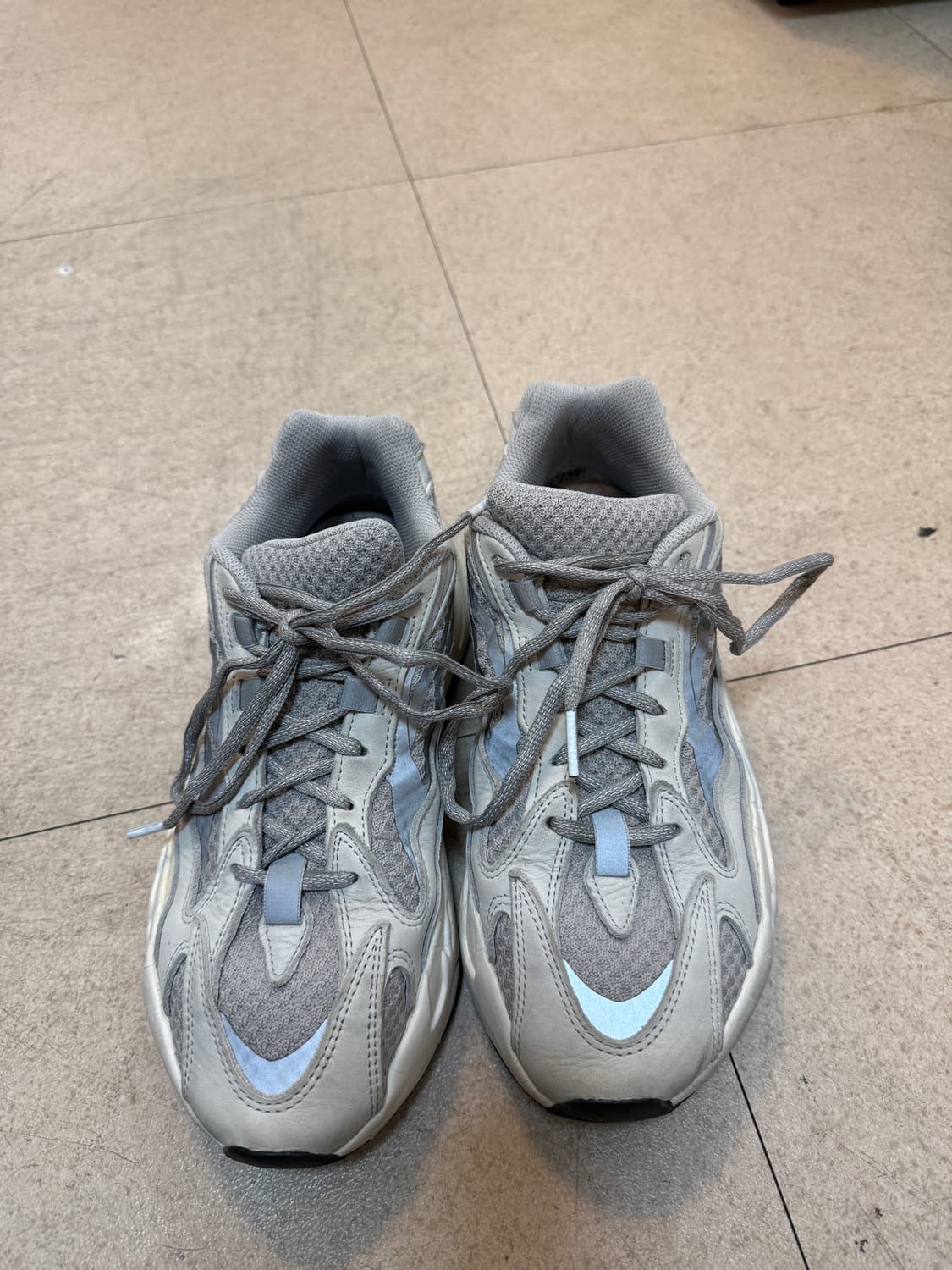 아디다스 이지부스트 700 V2 스태틱 265mm 상품이미지1