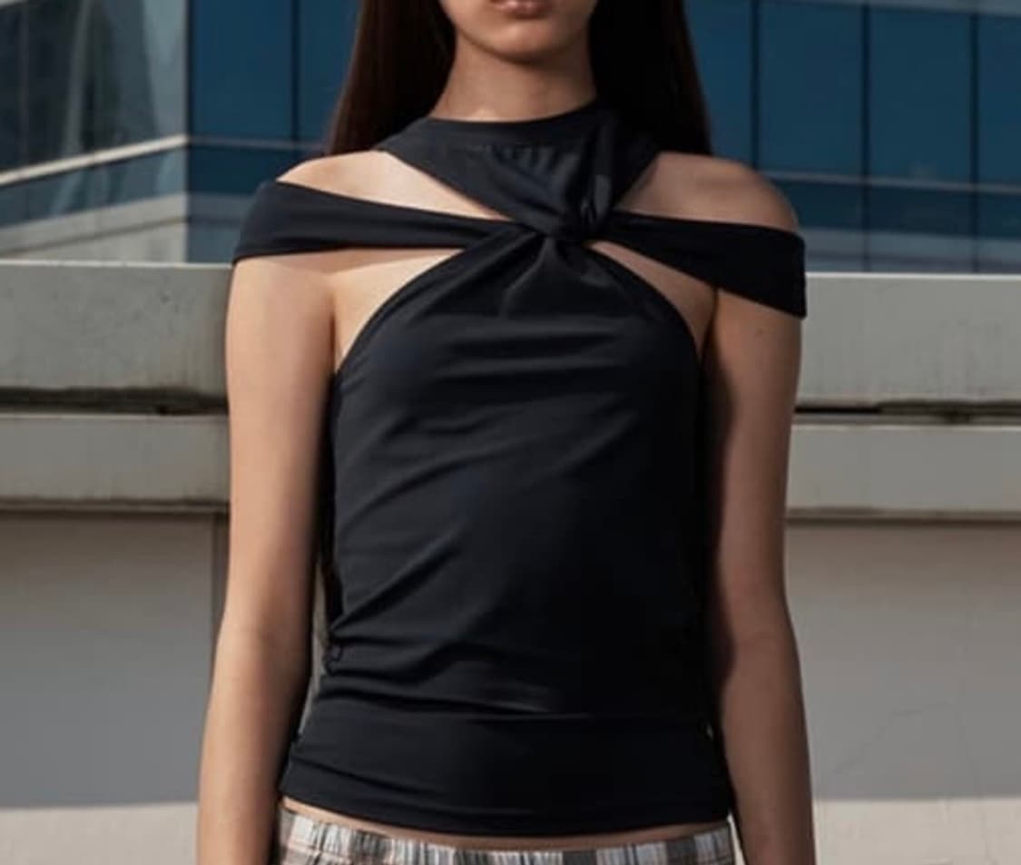 오픈Yy 트위스트 컷아웃 탑 상품이미지1