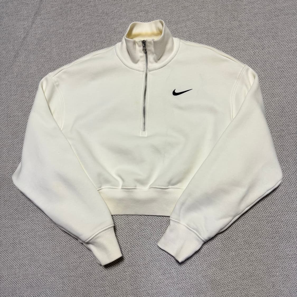 나이키 스우시 크롭 맨투맨 상품이미지1