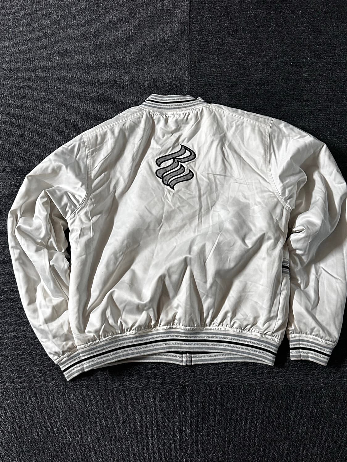 Rocawear 리버시블 큐빅 사틴 봄버 자켓  L 사이즈 상품이미지3