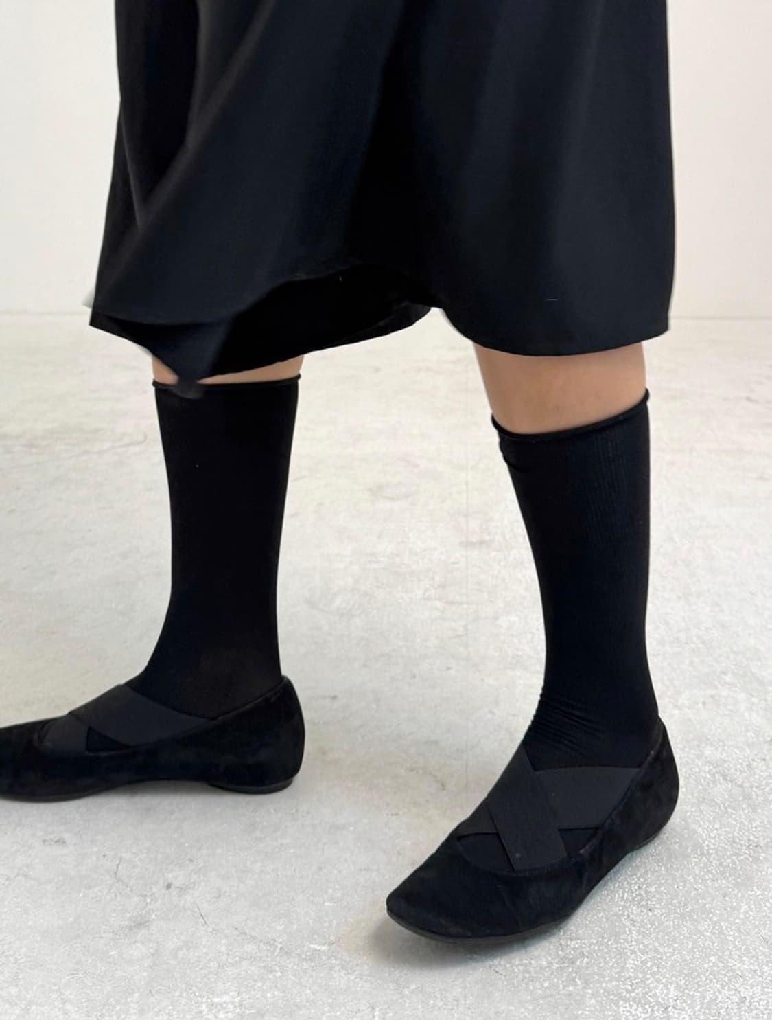 Donald J Pliner Suede Cross Elastic Flats 상품이미지1