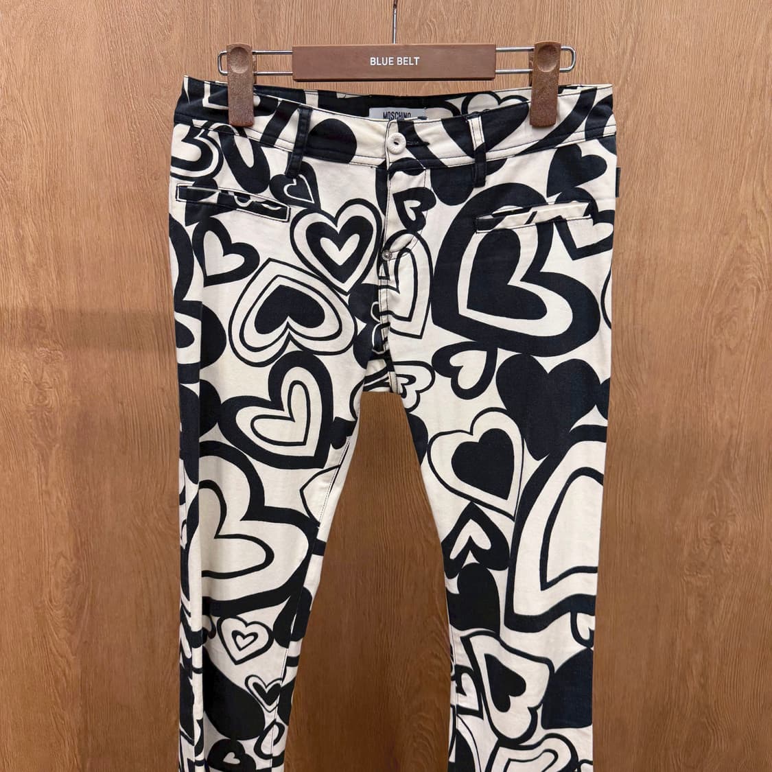 모스키노 진스 슬림 팬츠 올오버 하트 그래픽 프린트 디테일 화이트 블랙 상품이미지4