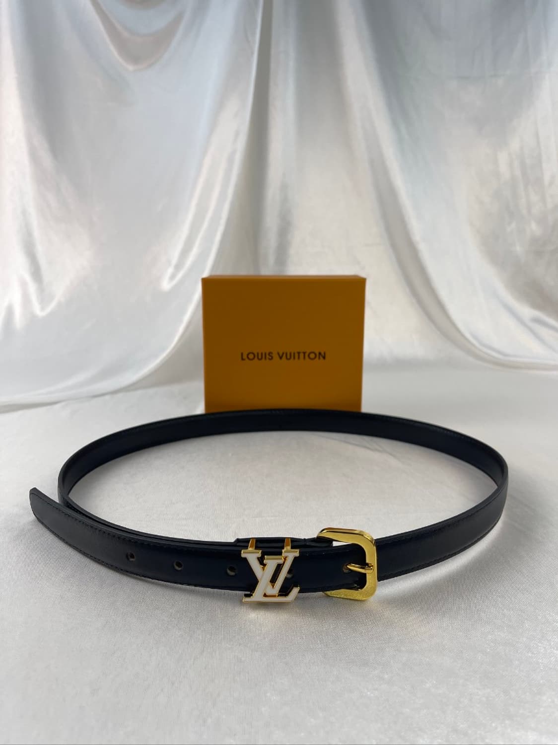 루이비통 여자 가죽벨트 화이트로고 블랙벨트 상품이미지2
