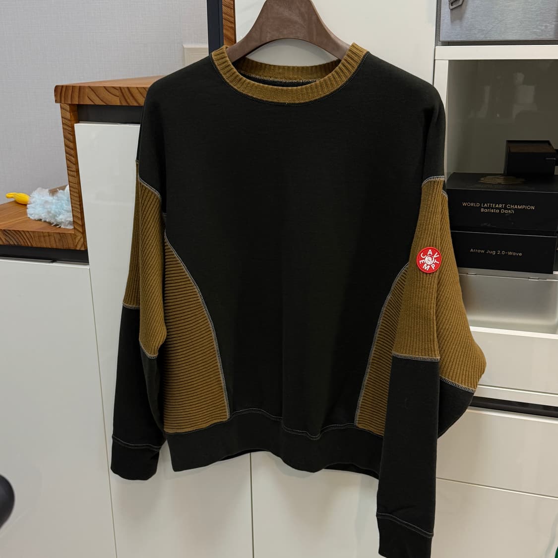 카브엠트 크루넥 L사이즈 판매합니다 ! 상품이미지1