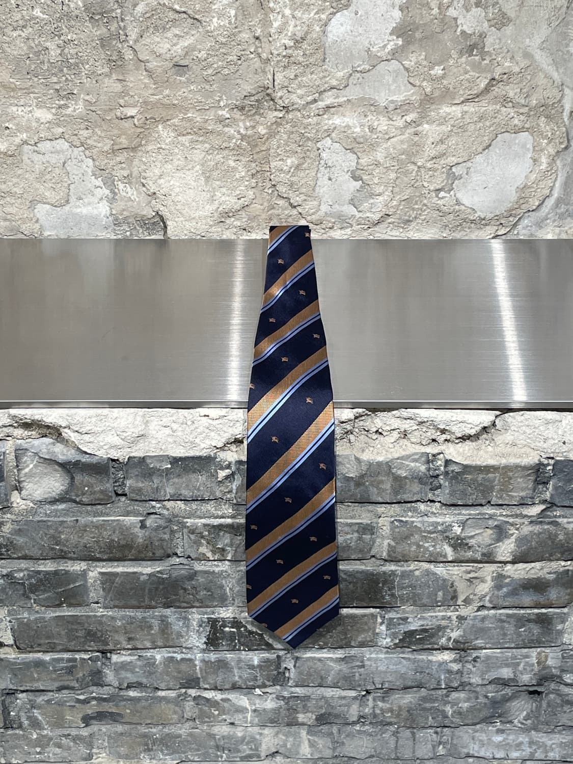 버버리 네이비 모노그램 스트라이프 실크 넥타이 상품이미지2