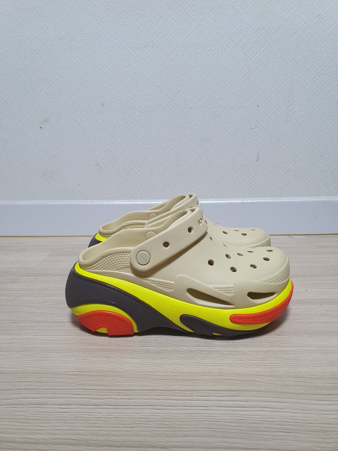 크록스 버블 크러쉬 클로그 260 상품이미지1