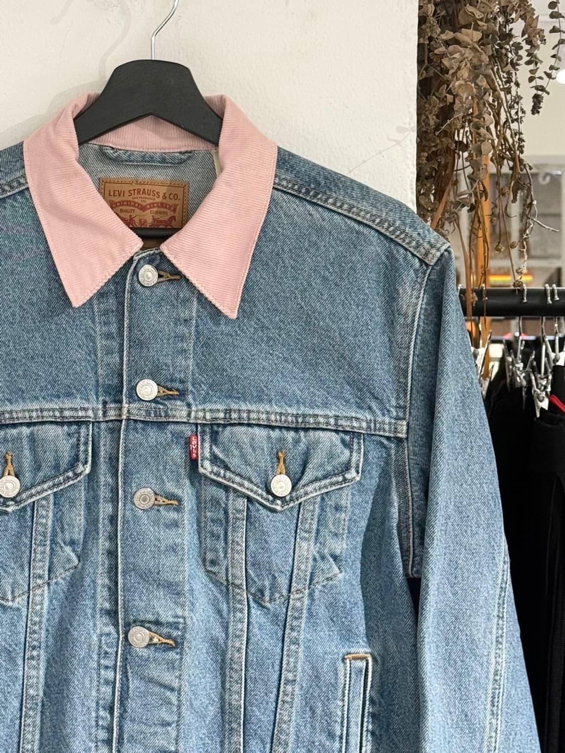 리바이스 데님 핑크 카라 트러커 자켓 상품이미지3