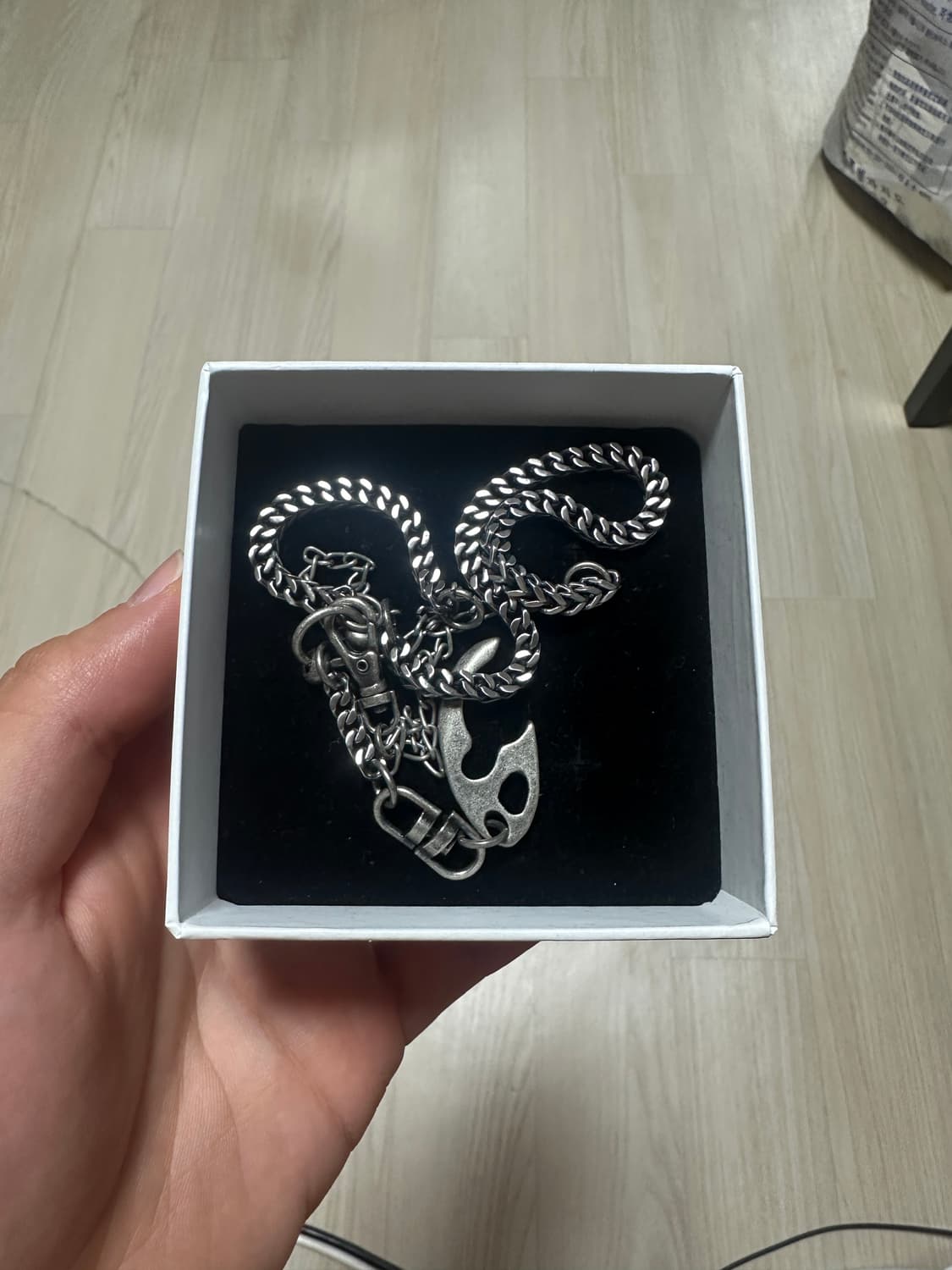 해칭룸 브로큰 에그 목걸이 상품이미지3