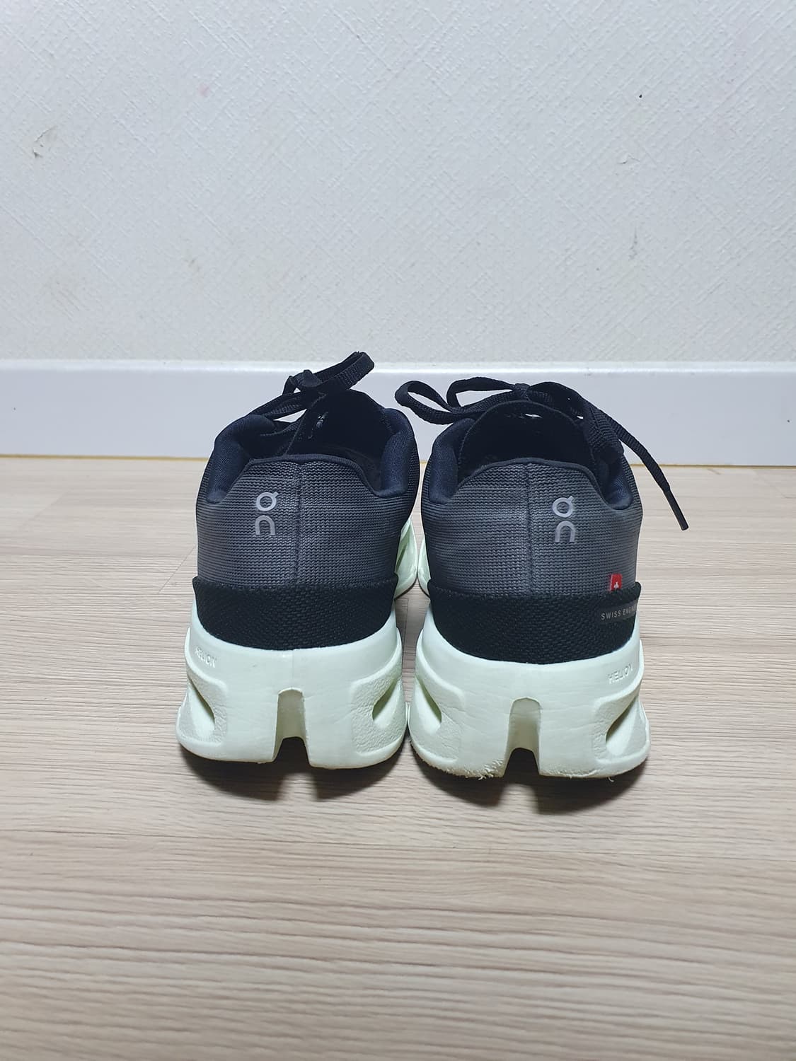 온러닝 클라우드 이클립스 러닝화 260 상품이미지5