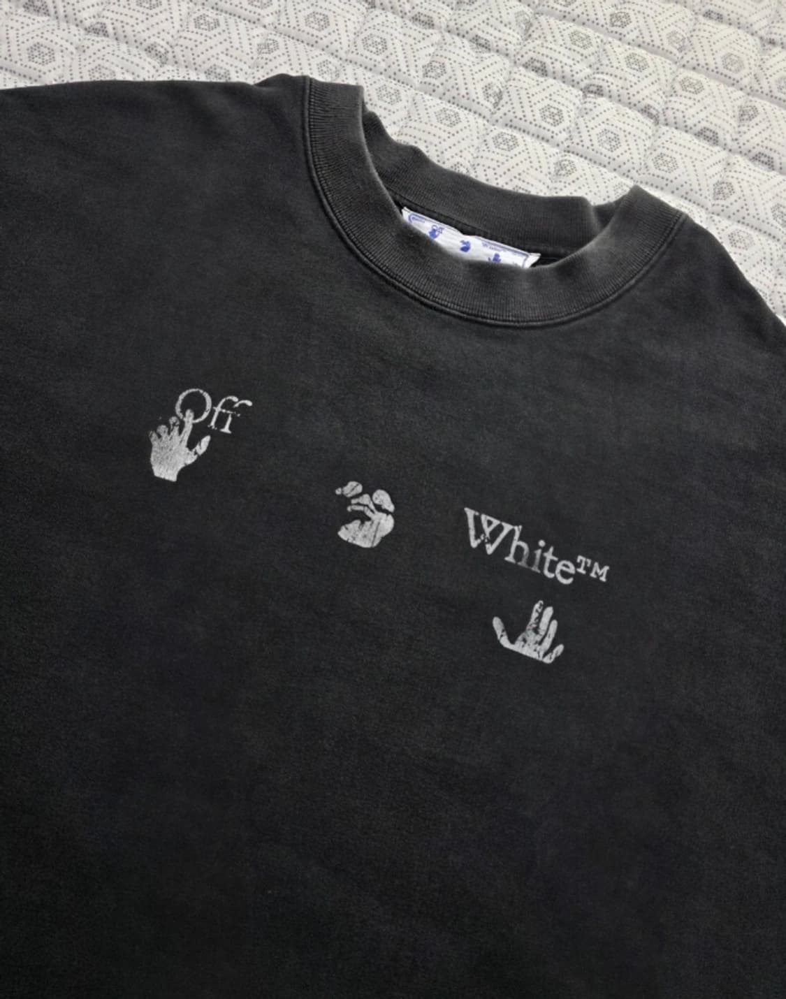 오프화이트 블랙 맨투맨 100 상품이미지1