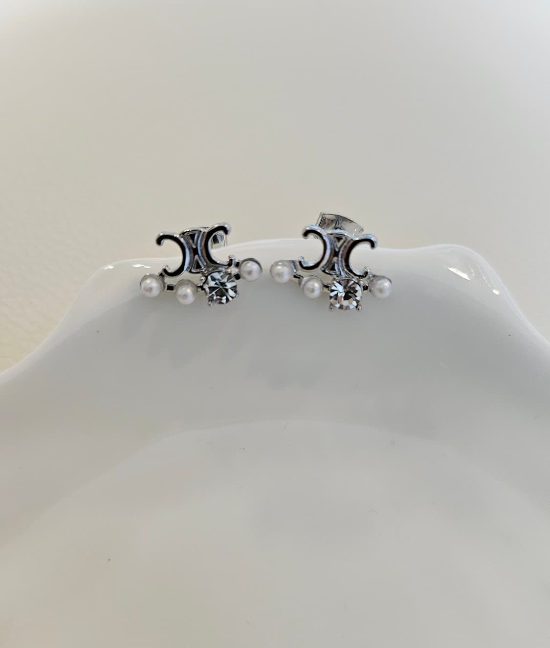 셀린느 업사이클링 트리옹프 큐빅 진주 실버 귀걸이 상품이미지1