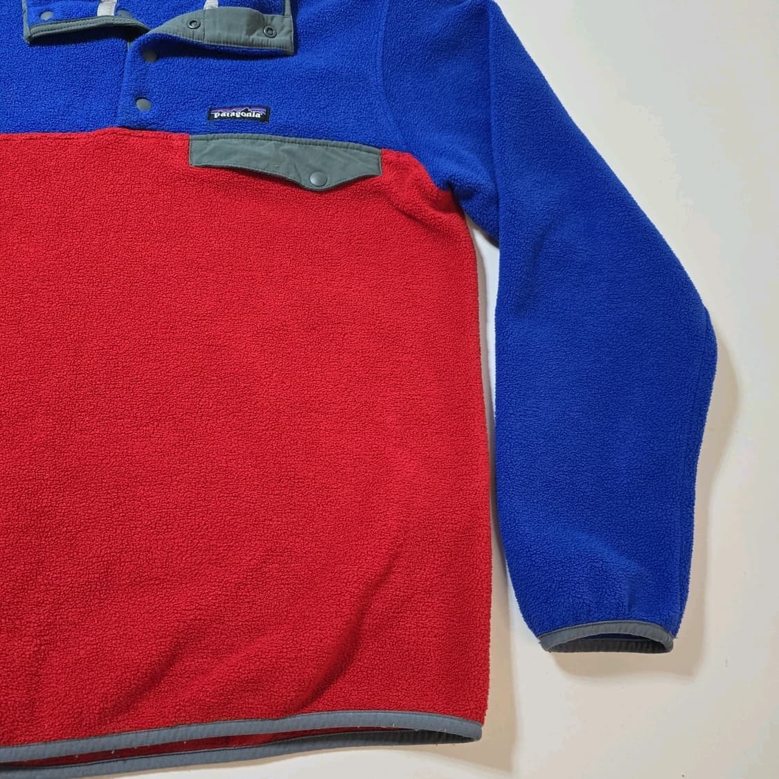 22FW 파타고니아 신칠라 스냅-T 플리스 로얄 블루/레드/그레이 상품이미지2