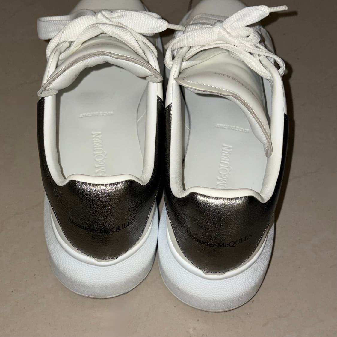 알렉산더 맥퀸 오버솔 스니커즈 화이트 블랙 펄 38 상품이미지2