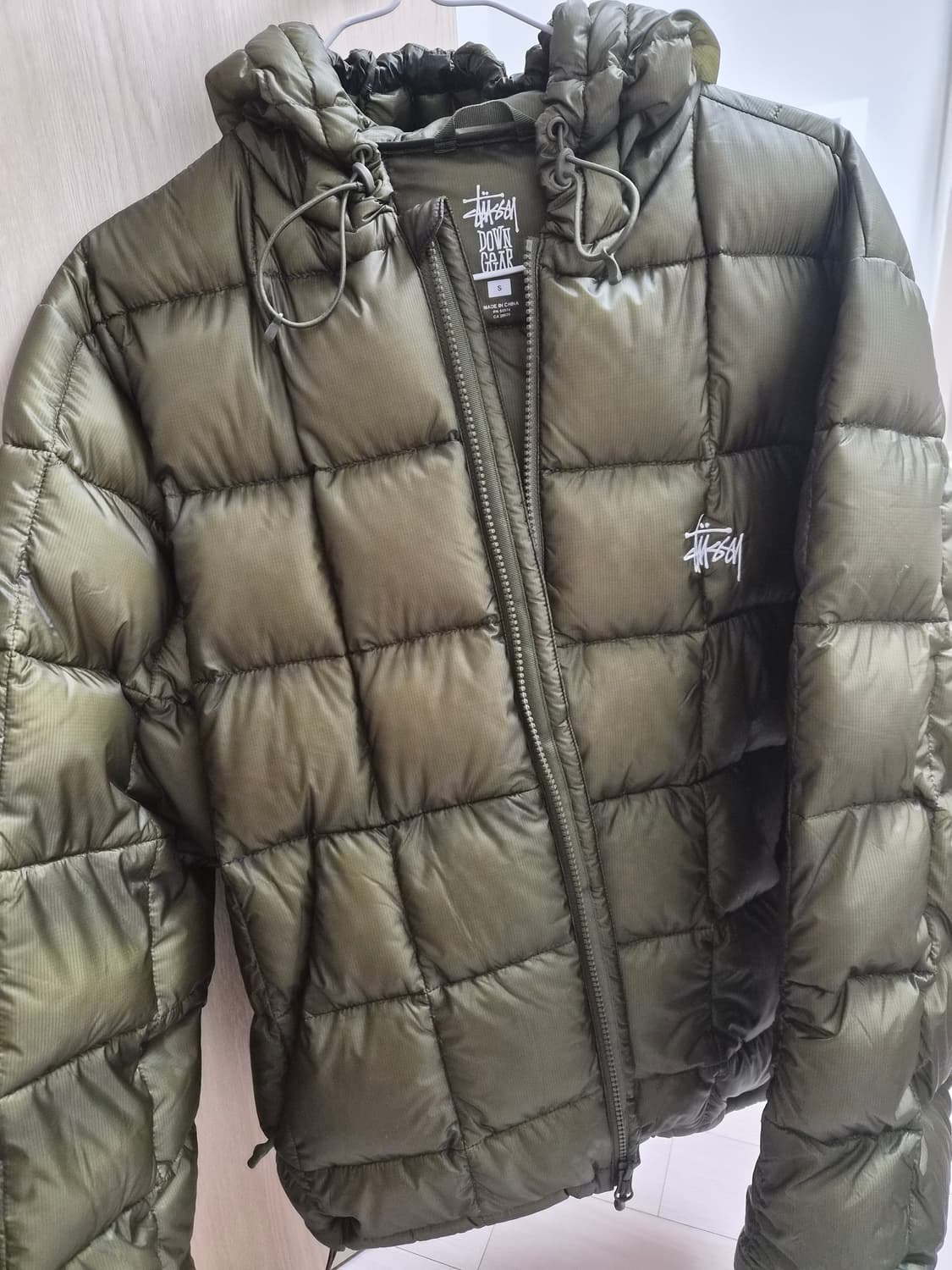 스투시 미드웨이트 푸퍼 올리브 s 판매합니당 상품이미지2