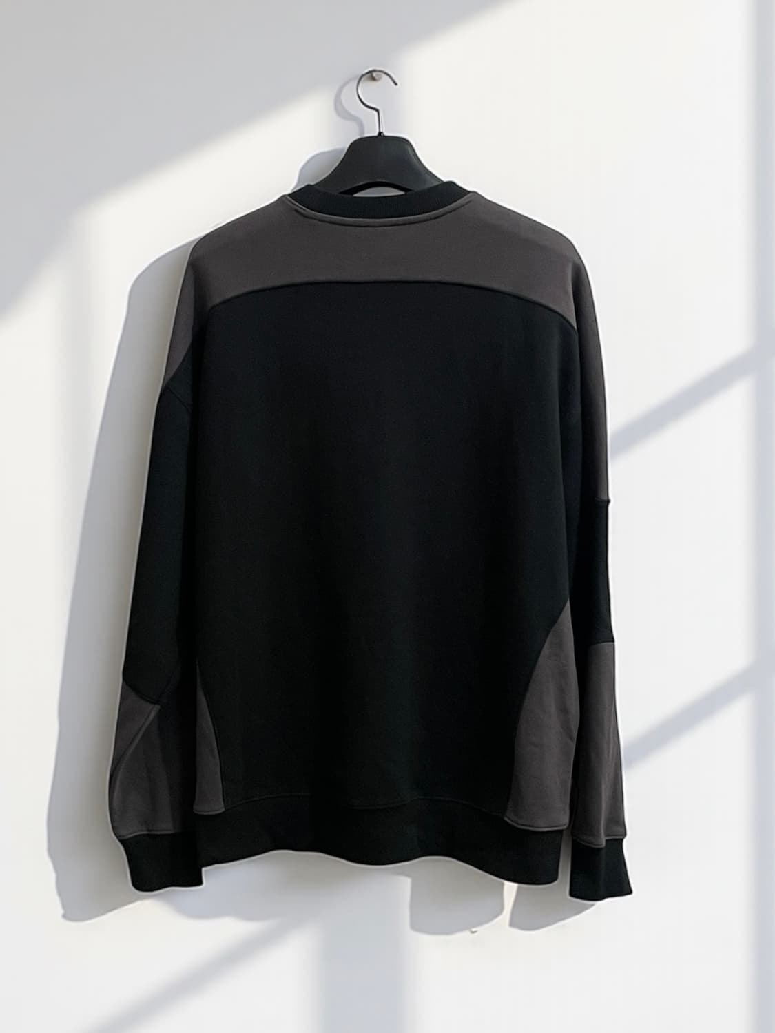 데우스 엑스 마키나 배색 스웻셔츠 상품이미지5