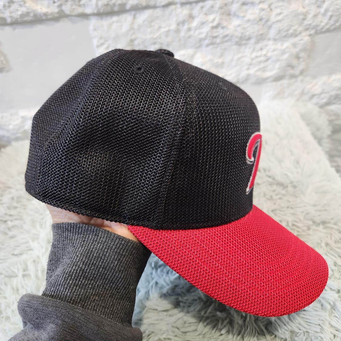 ATC FLEXFIT 블랙&레드 메쉬캡 | Y2K 스포티 볼캡 상품이미지2