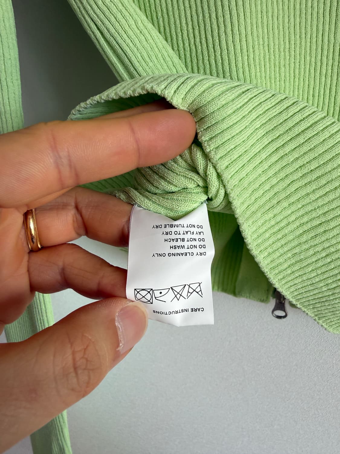 아모멘토(AMOMENTO) 크롭 골지 니트 집업 상품이미지8