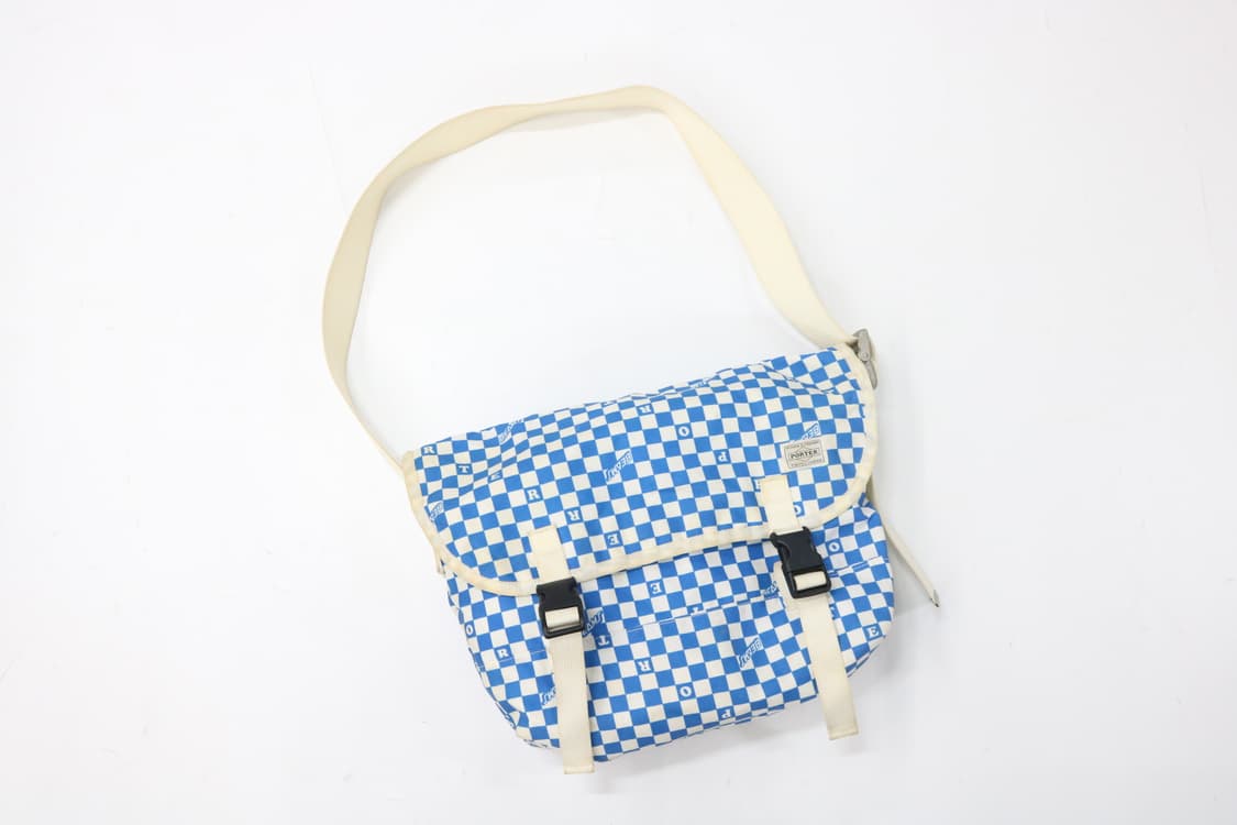 포터 x 빔즈 빈티지 블루 체커보드 메신저백 상품이미지2