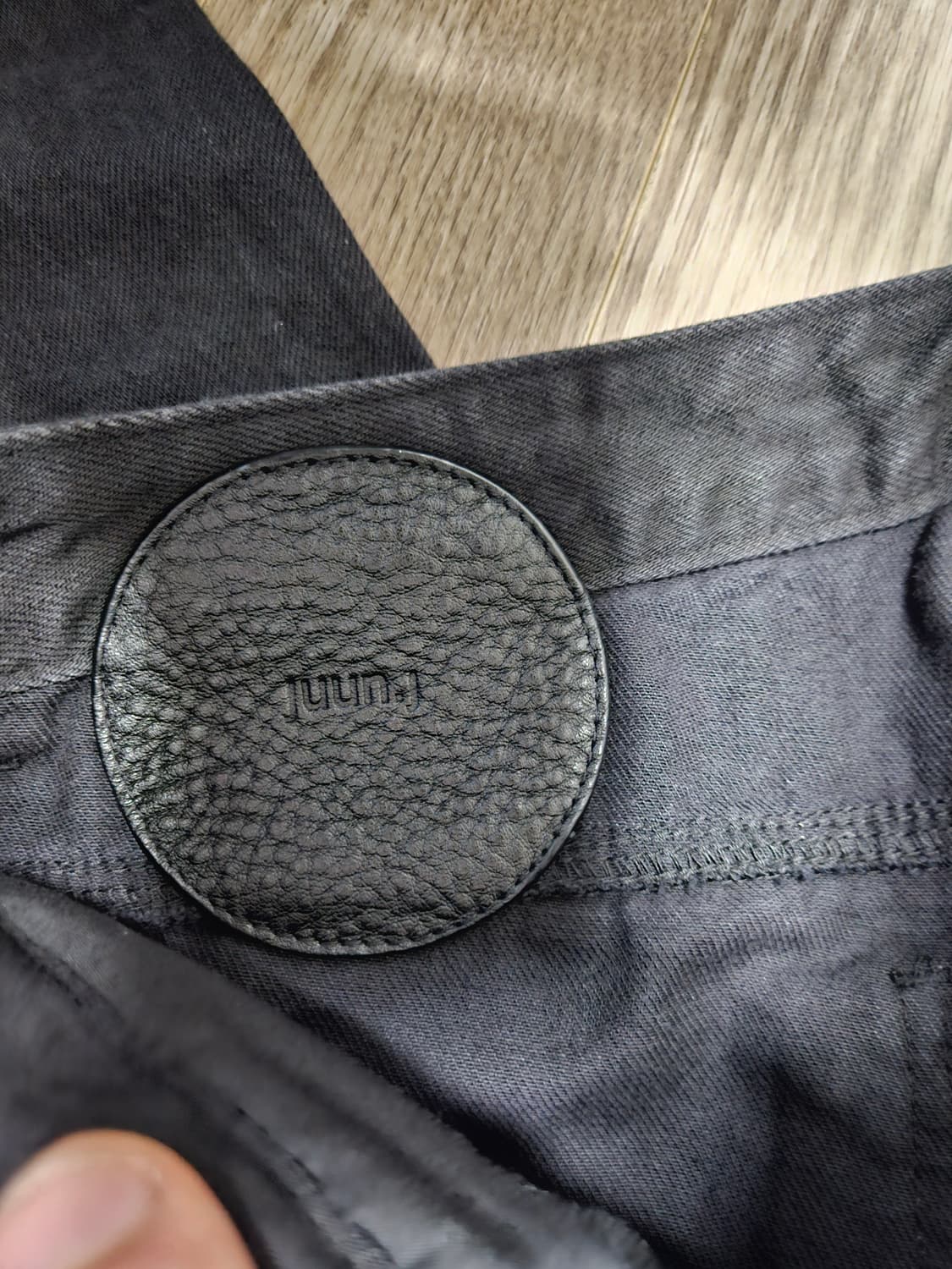 46)준지 블랙 무릎 지퍼 조거 팬츠 상품이미지5