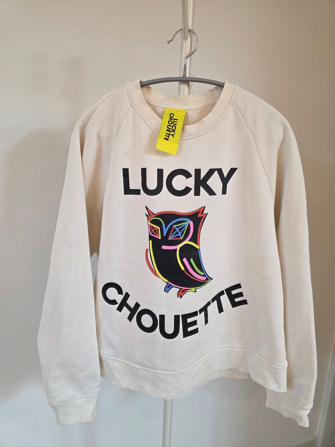 럭키슈에뜨 맨투맨 티셔츠 아이보리 상품이미지1