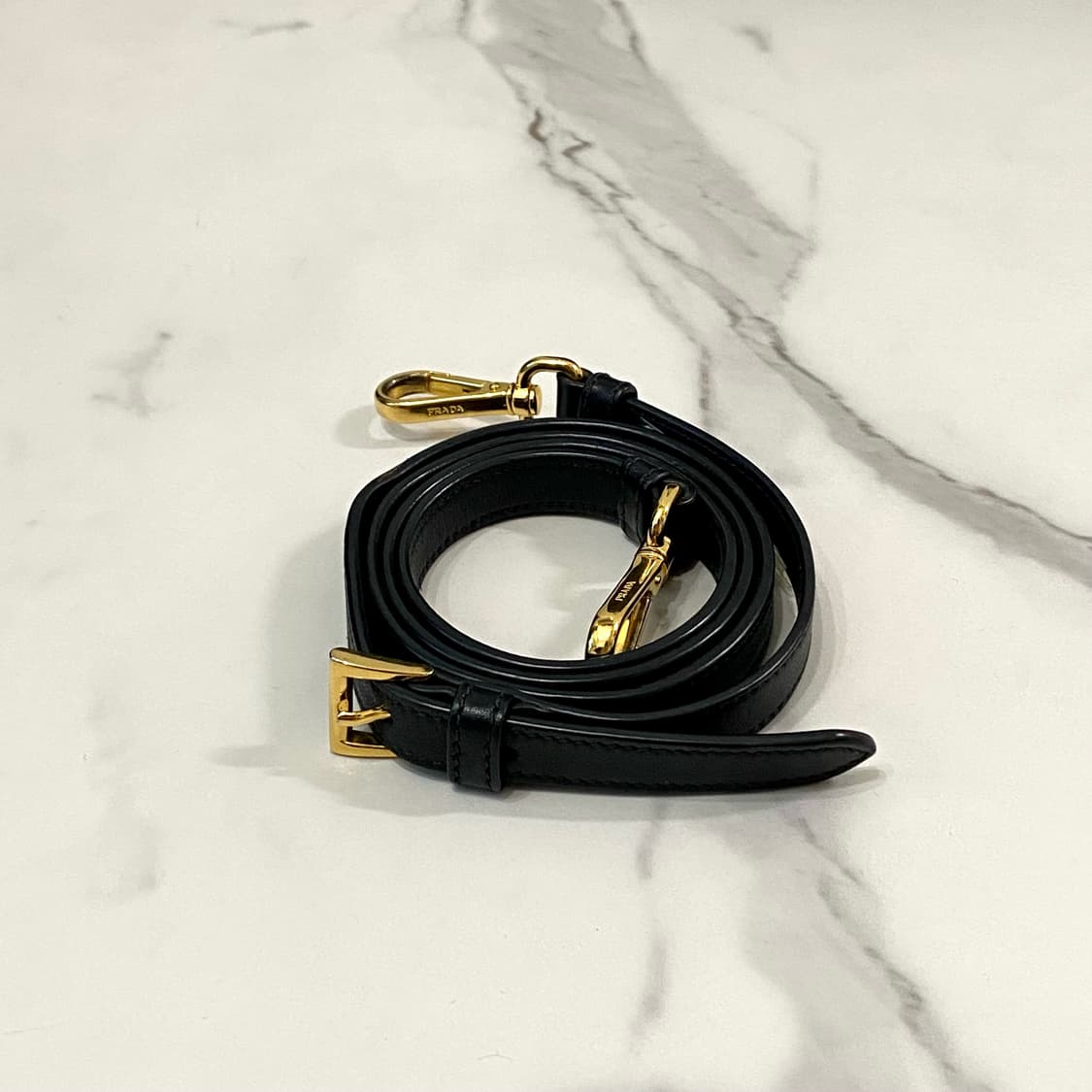 프라다 메탈로고 사피아노 토트백 크로스백 블랙 1BA163 상품이미지9