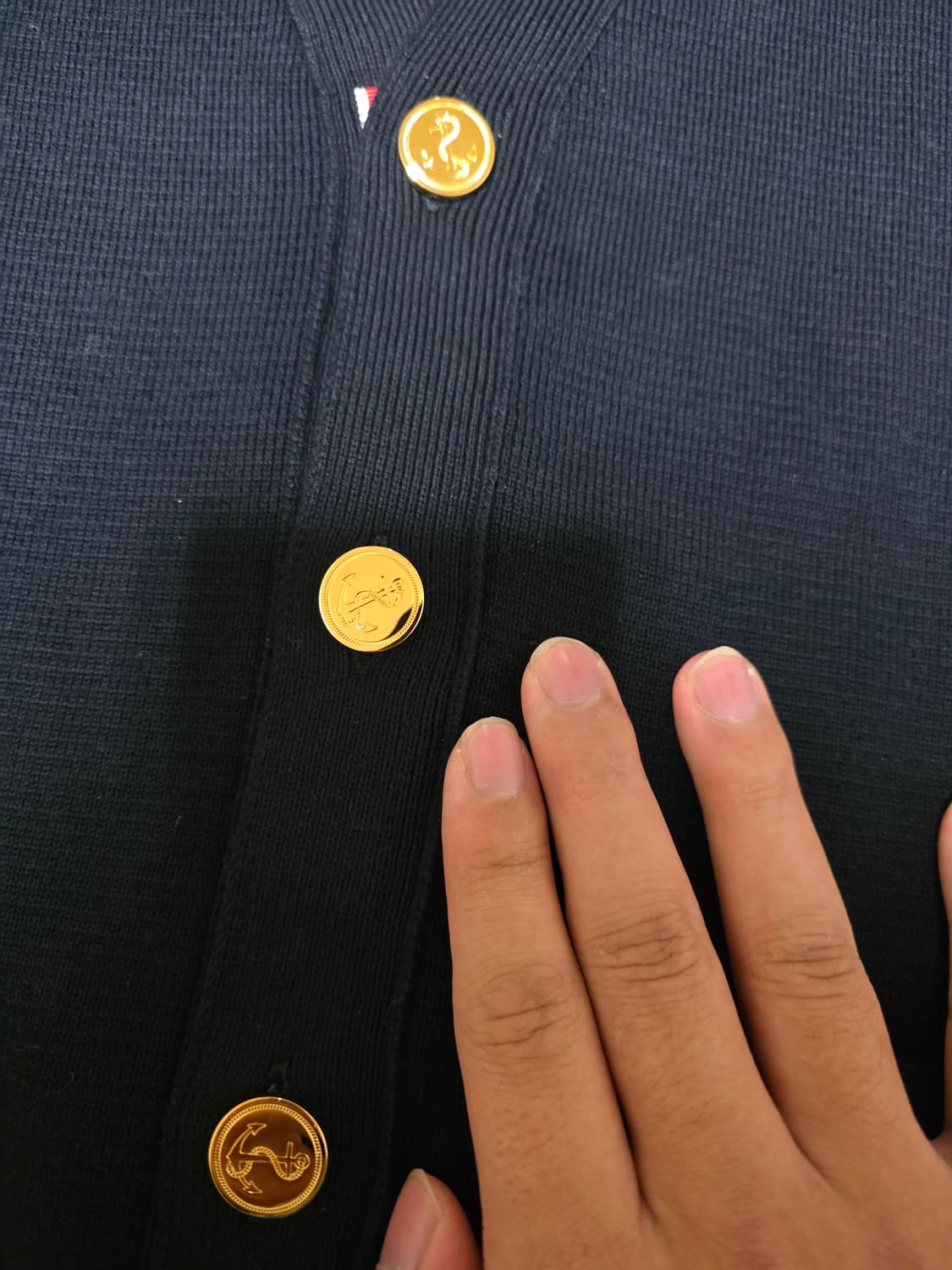 [3,새상품급]25ss 톰브라운 밀라노스티치 금장가디건 상품이미지6