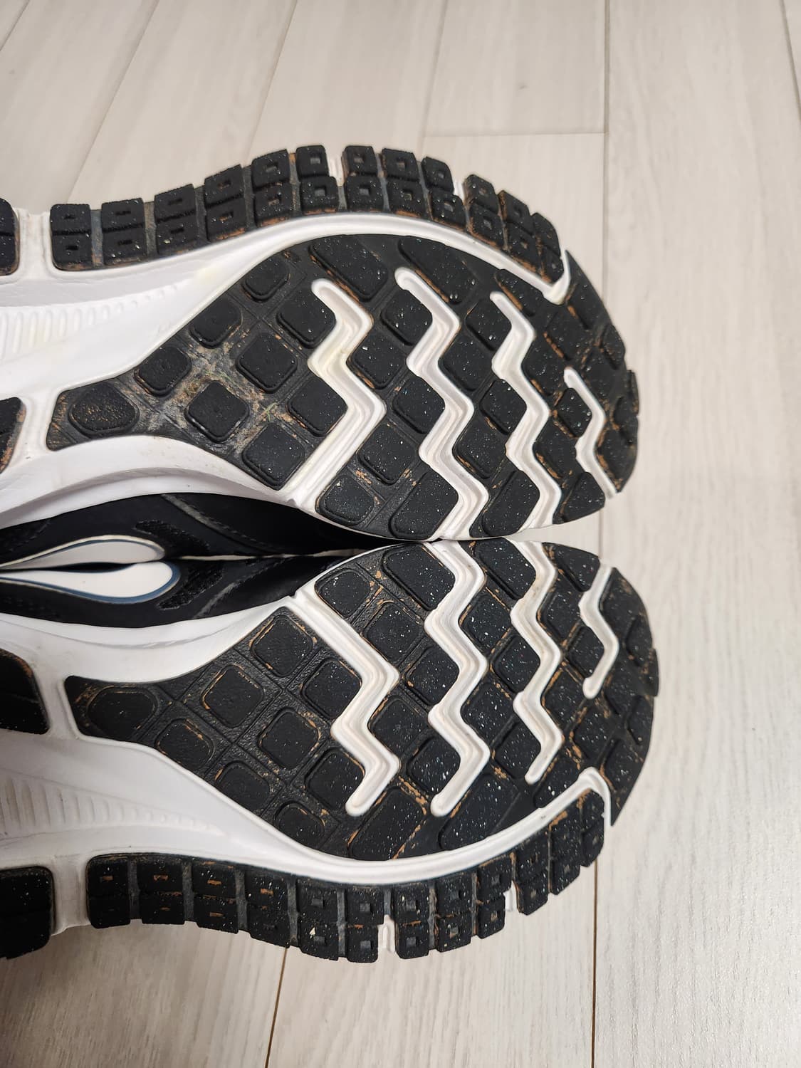 나이키 운동화 다운쉬프터6 러닝화 사이즈260

여러 중고사이트에도 같이 상품이미지7