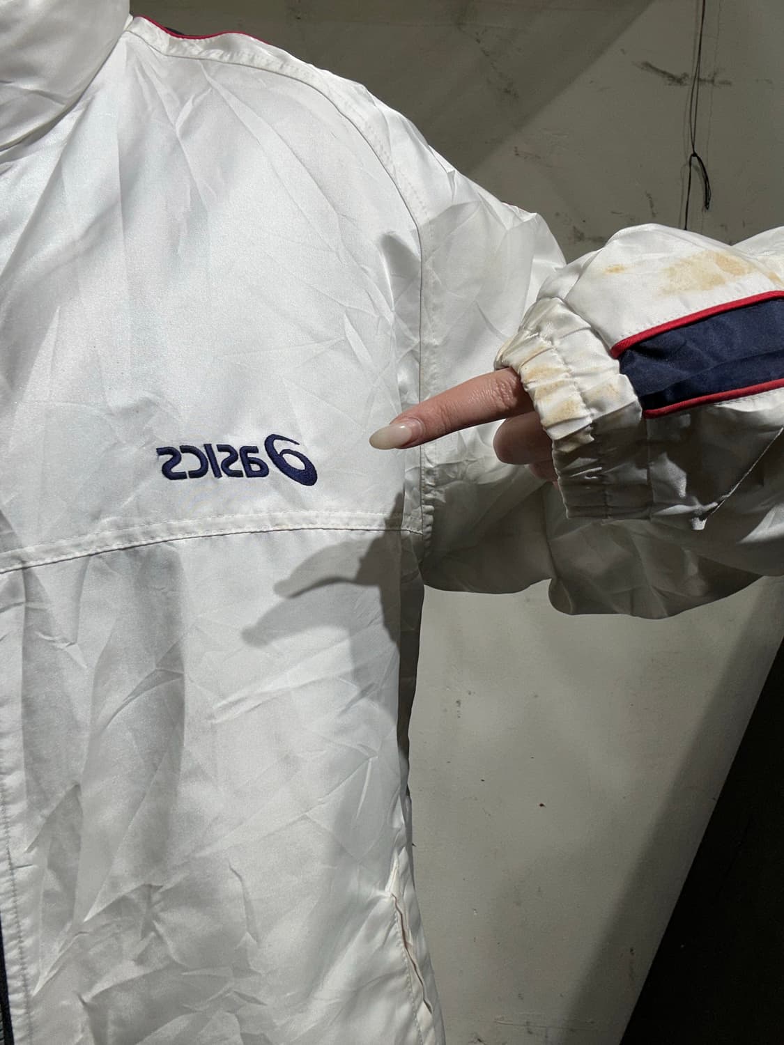 아식스 화이트 블랙 사이드 라인 바람막이 자켓 L 상품이미지4