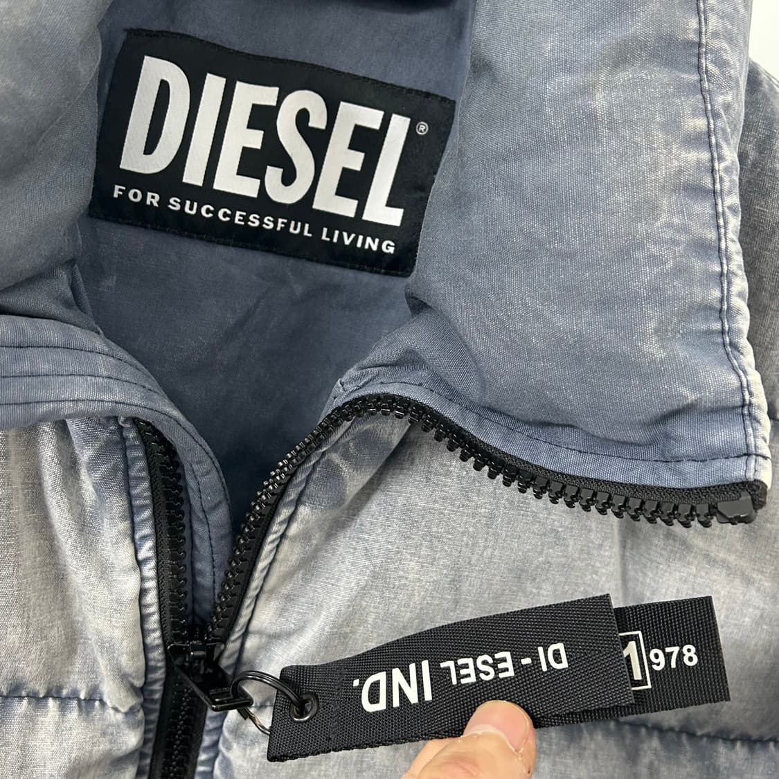 디젤 구스다운 워시드 데님 푸퍼 패딩 상품이미지7