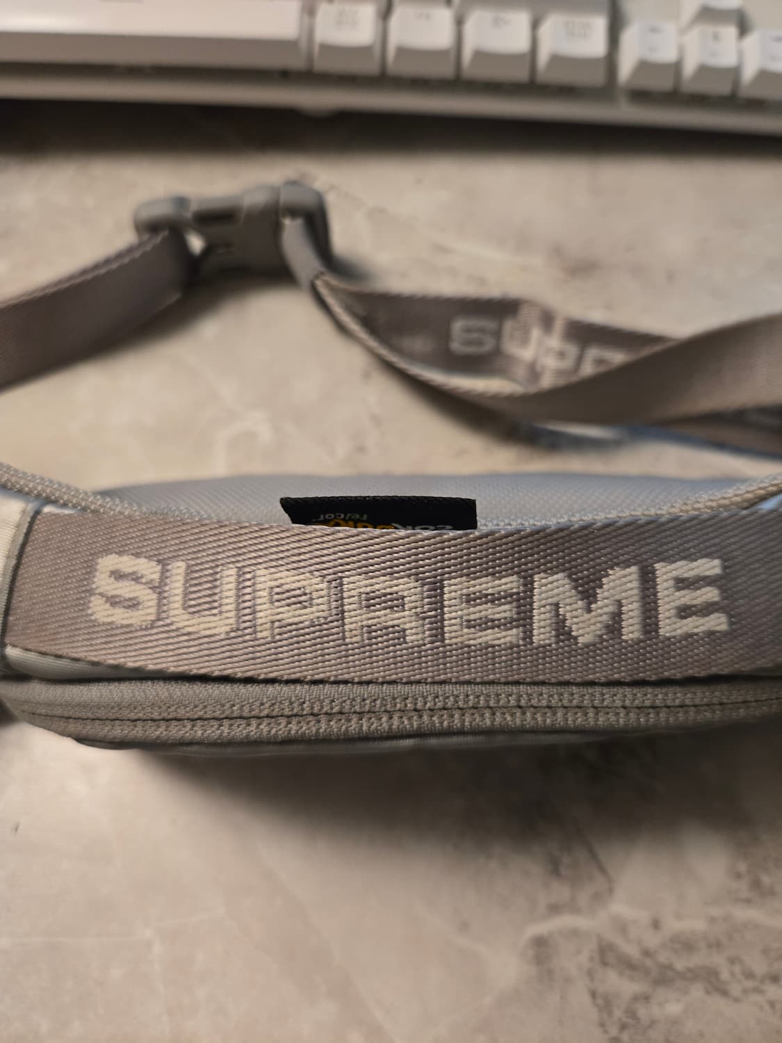 22FW 슈프림 실버 스몰 웨이스트백 상품이미지9