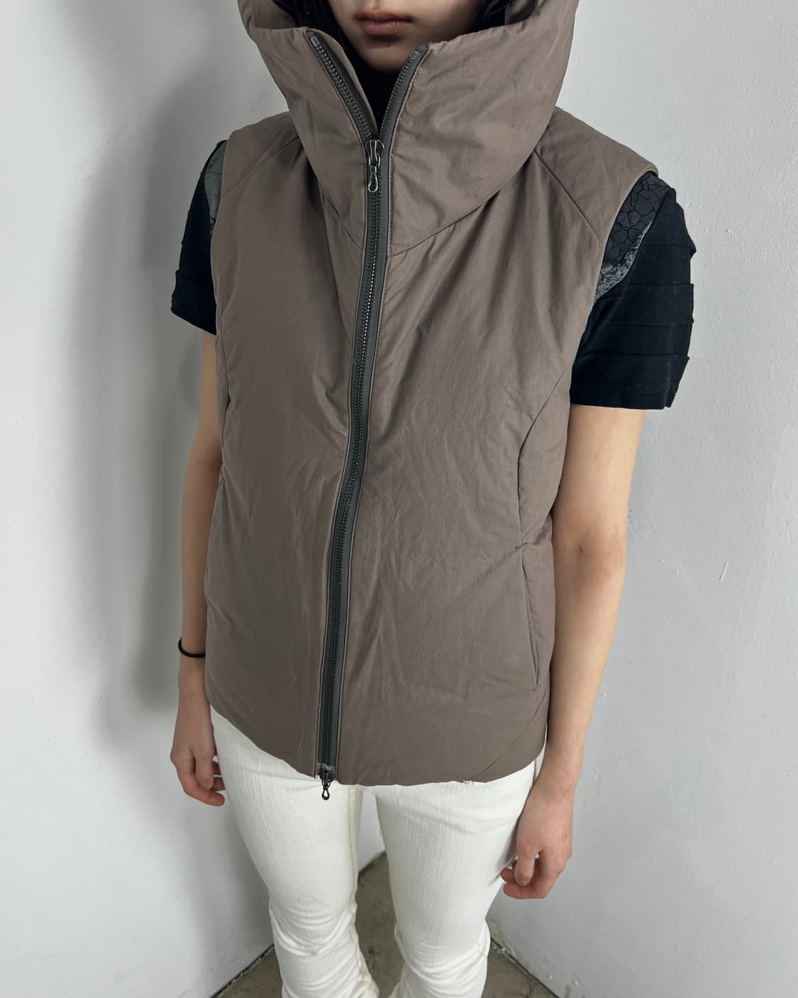 Attachment Typewriter Highneck Down Vest 상품이미지2