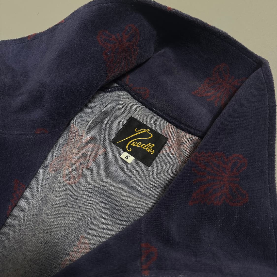 니들스(NEEDLES) 퍼플레드 파피용 풀 패턴 벨루어 트랙탑 자켓 상품이미지3