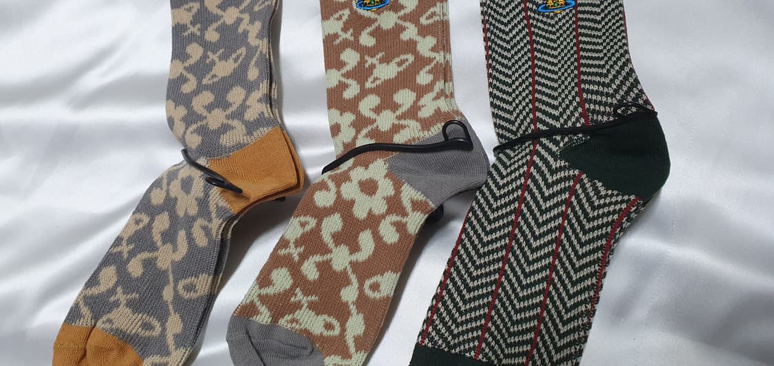 코랄베이지 그레이 브라운 물결 멀티 패턴 꽃 행성 비비안웨스트우드 양말  상품이미지9