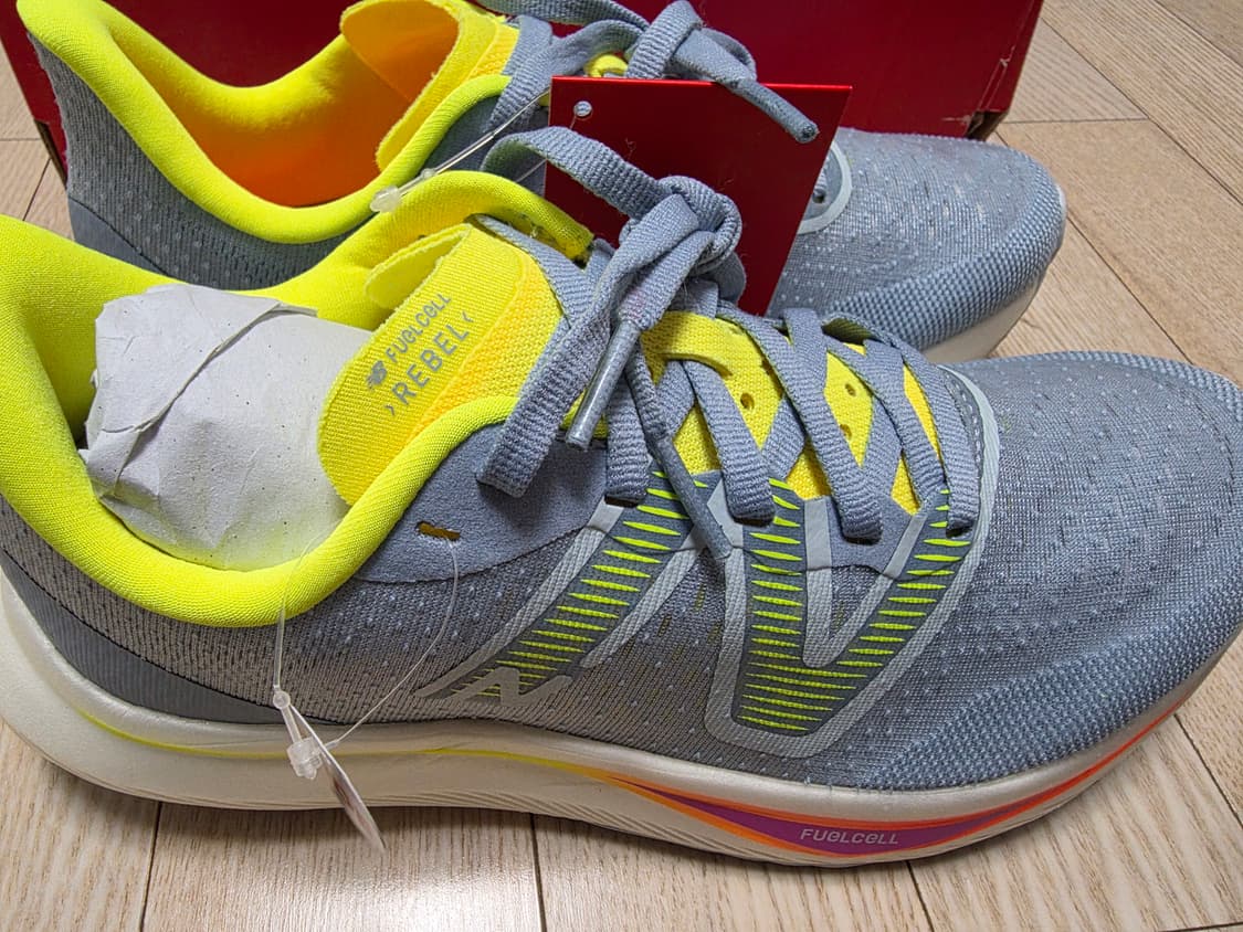 뉴발란스 FuelCell Rebel WIDE 새상품 상품이미지1