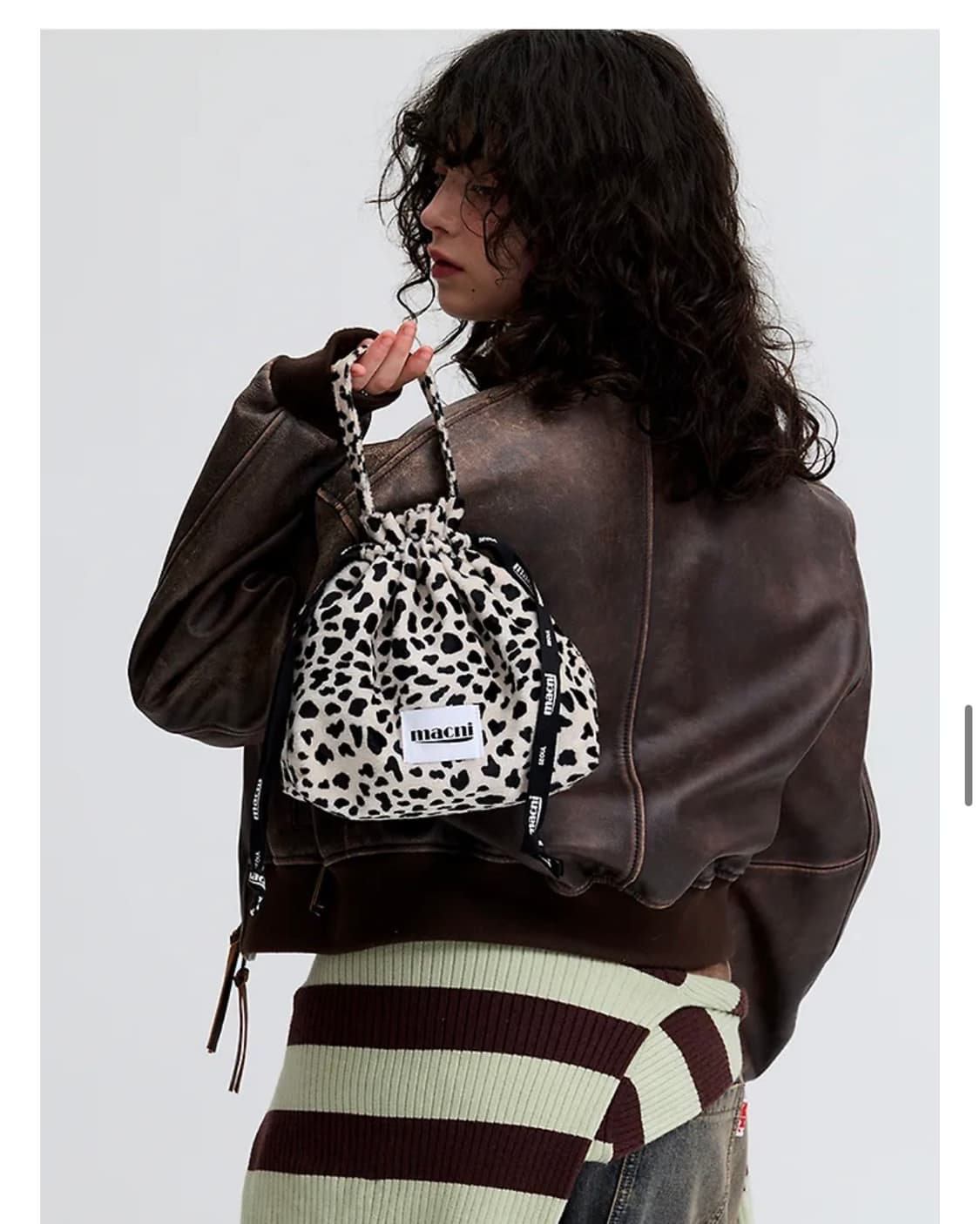마크니 스트링 파우치백 레오파드 상품이미지1