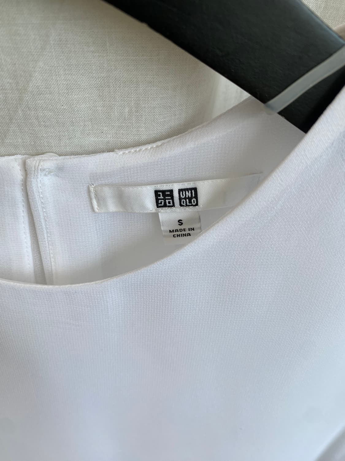 UNIQLO 화이트 백플리츠 민소매블라우스(S) 상품이미지6