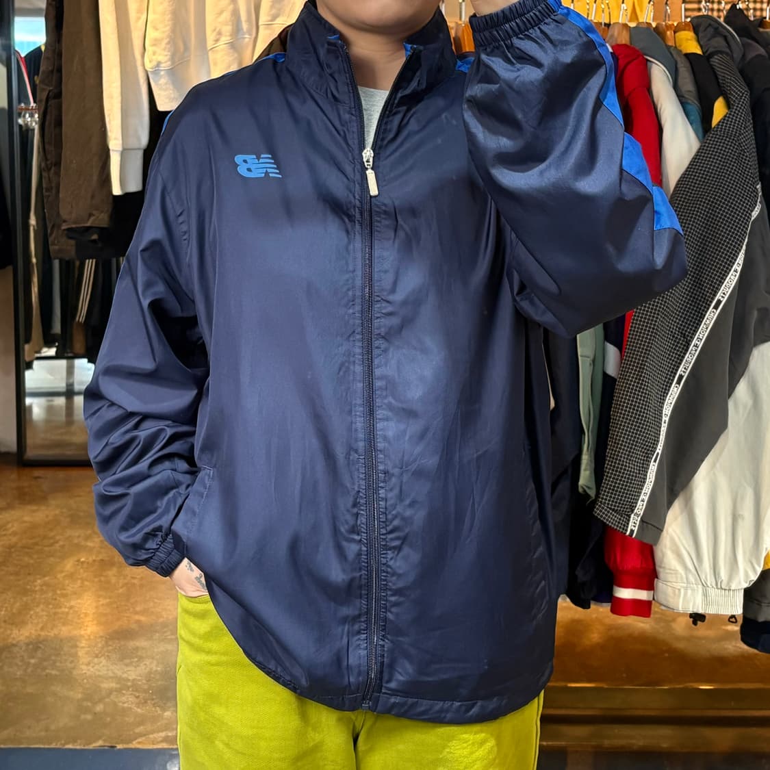 뉴발란스 사이드라인 네이비 바람막이 상품이미지1