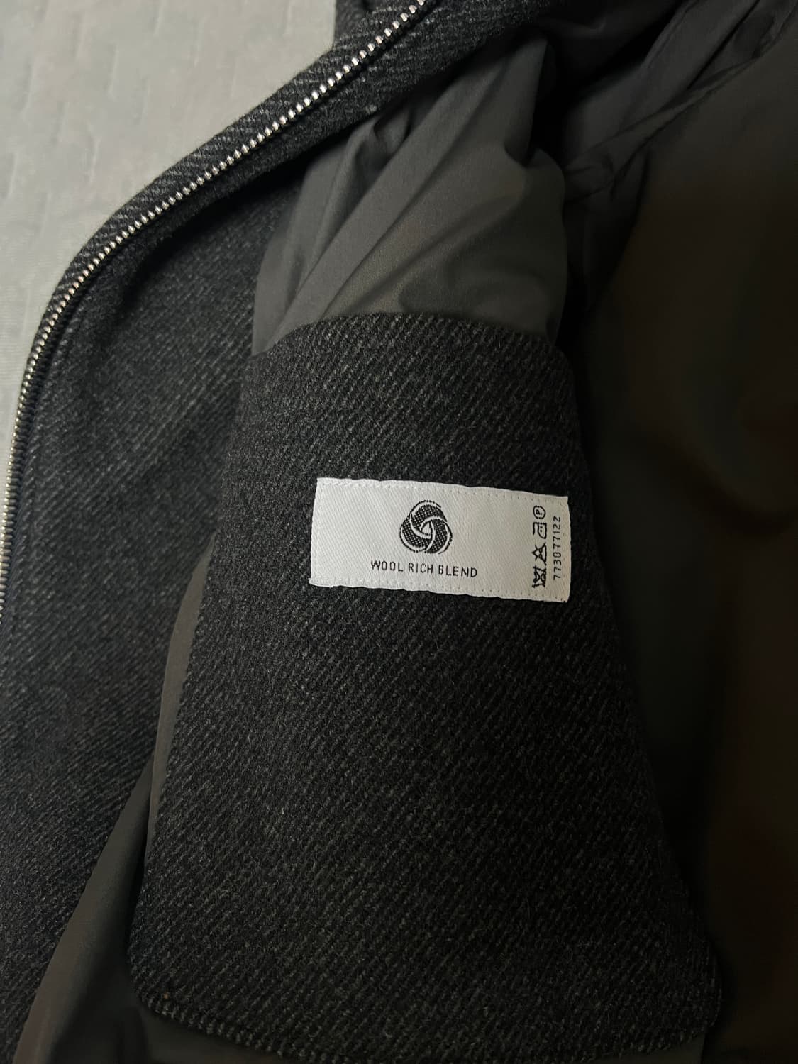 [00] 어나더 오피스 Volume Blouson caviar 상품이미지6