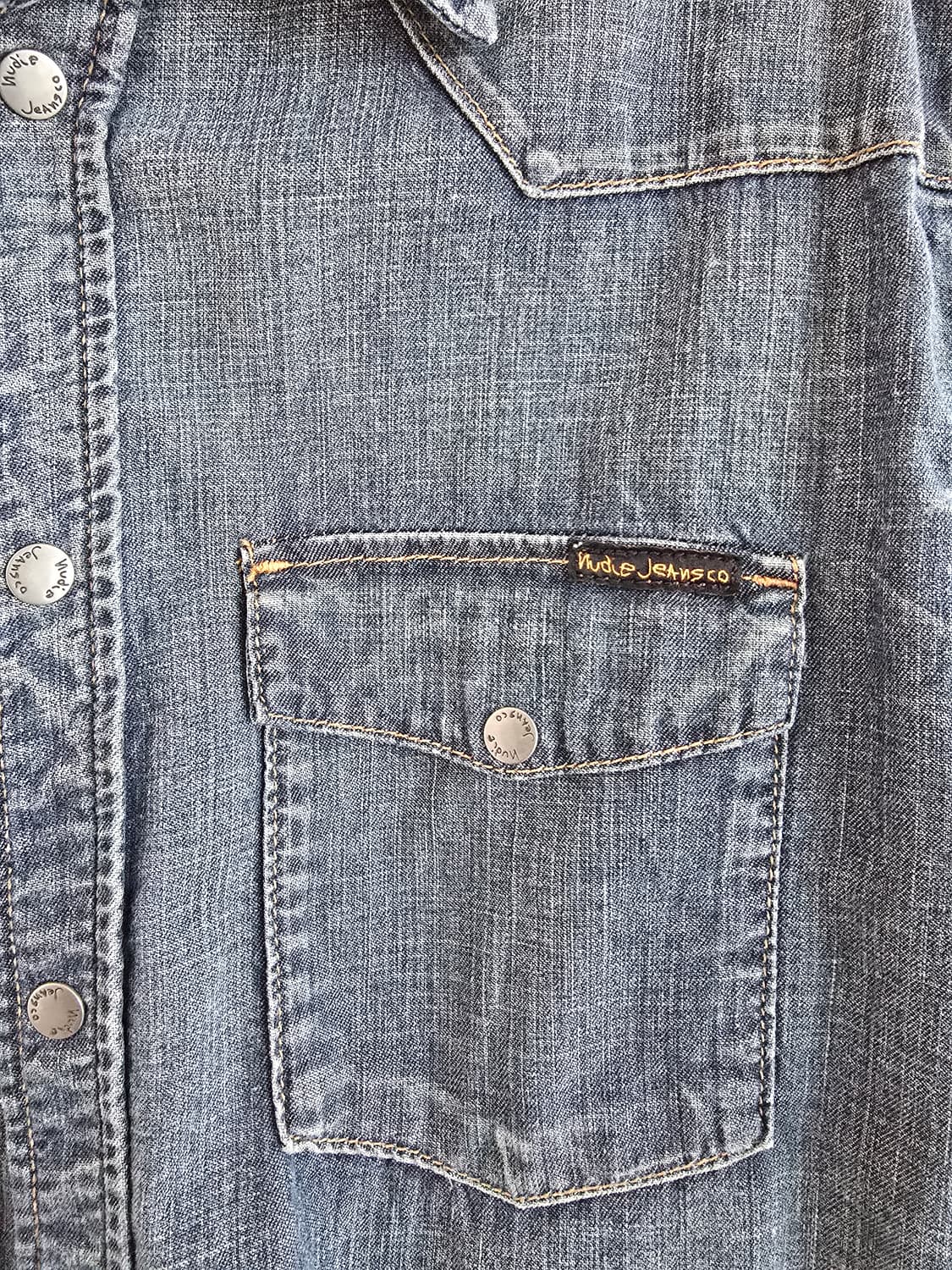 누디진 데님셔츠 M사이즈입니다. 상품이미지3