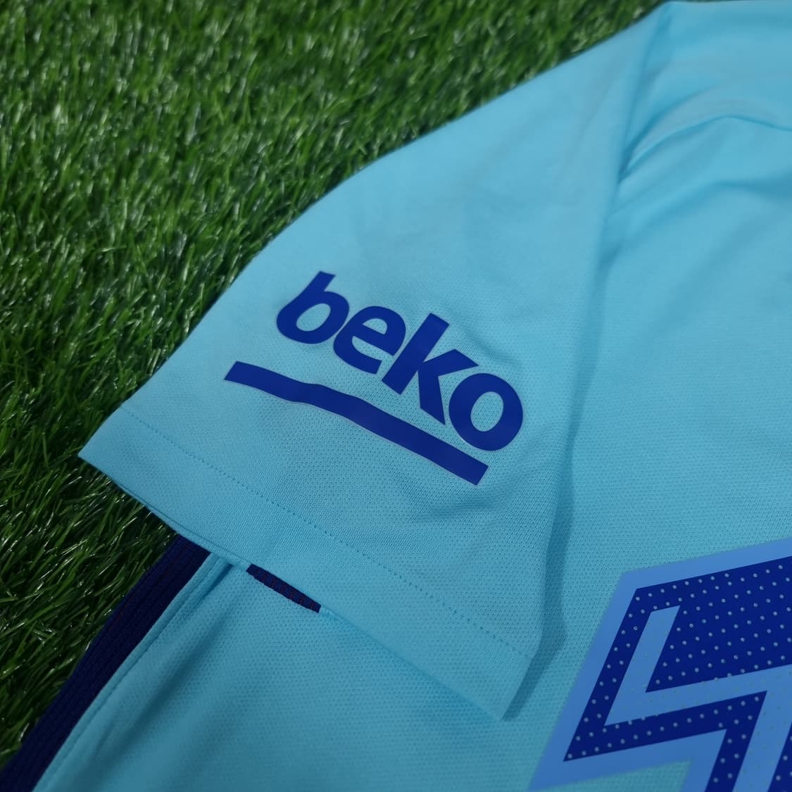 17-18시즌 바르셀로나 어웨이 유니폼 #10 메시 상품이미지4