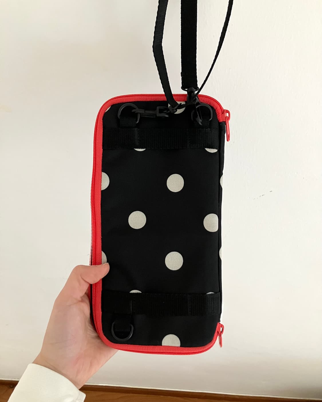 레드 블랙 도트 크로스백 상품이미지5