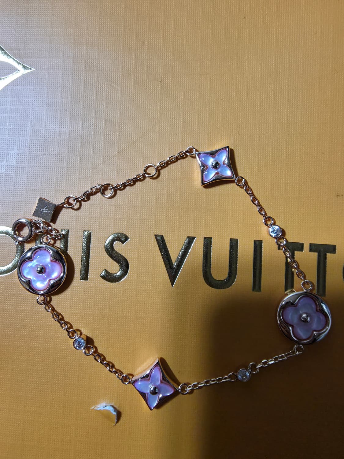 루이비통 블라섬 팔찌입니다 상품이미지1