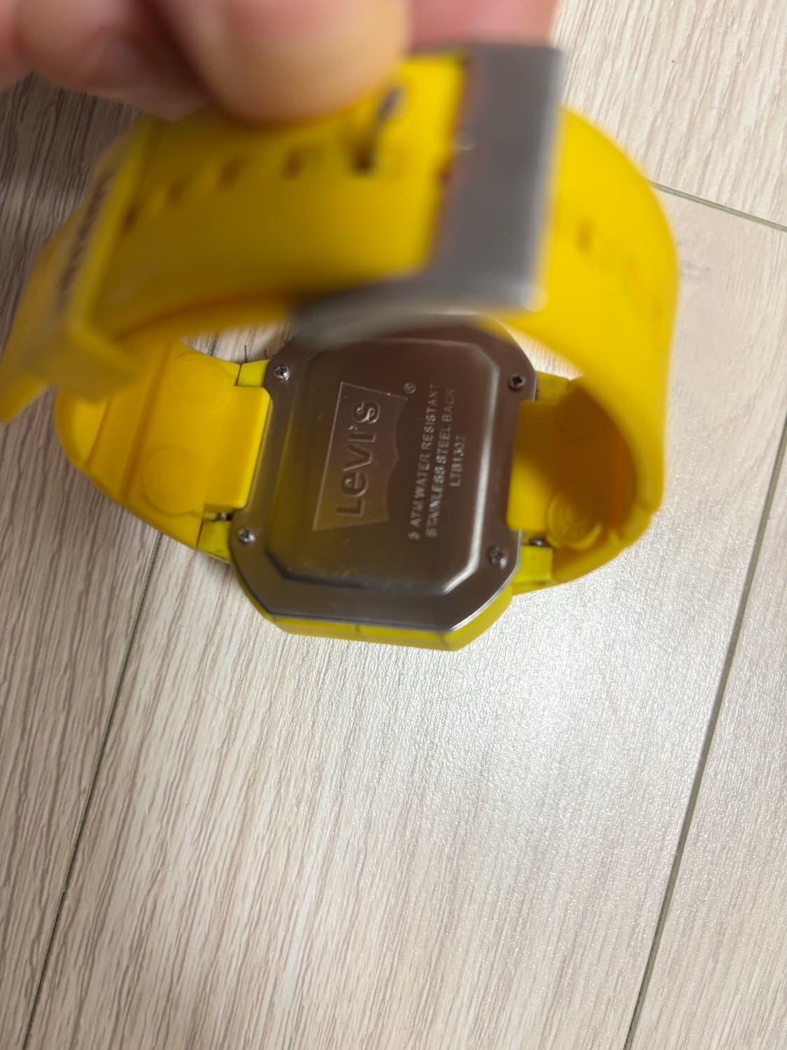 리바이스 옐로우 레트로 디지털 시계 상품이미지5